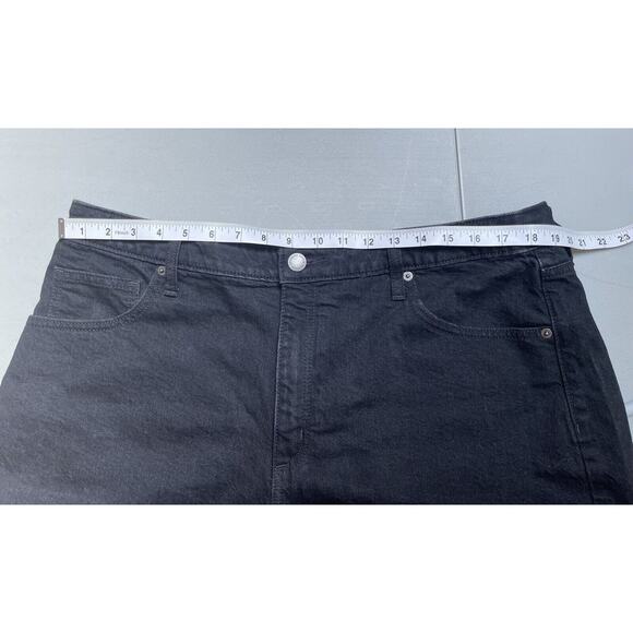 Universal Threads Women's High-Rise 90's Cutoff Black Jean Denim Shorts Size 17R - Picture 3 of 9